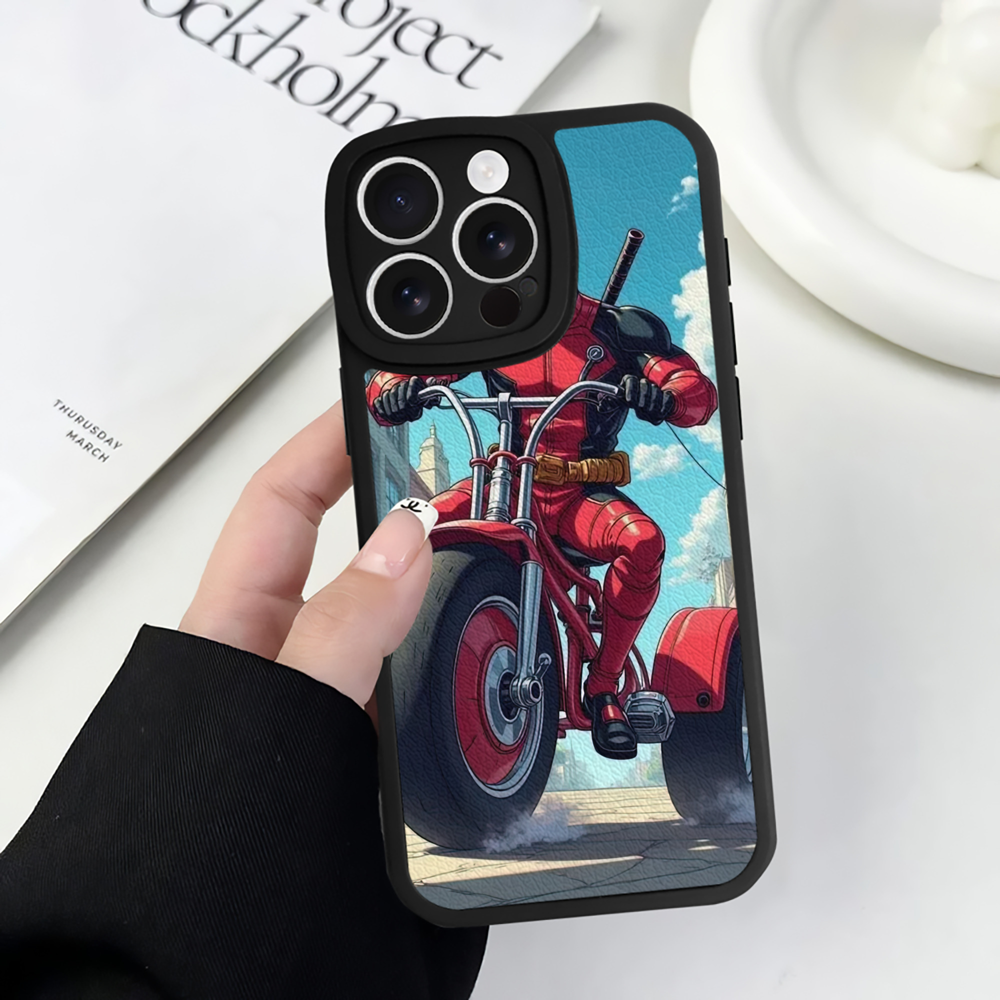 （画像用） Deadpool デッドプール 【iPhone 16シリーズ対応】シリコンスマホケース（レザー調） 材質：シリコン